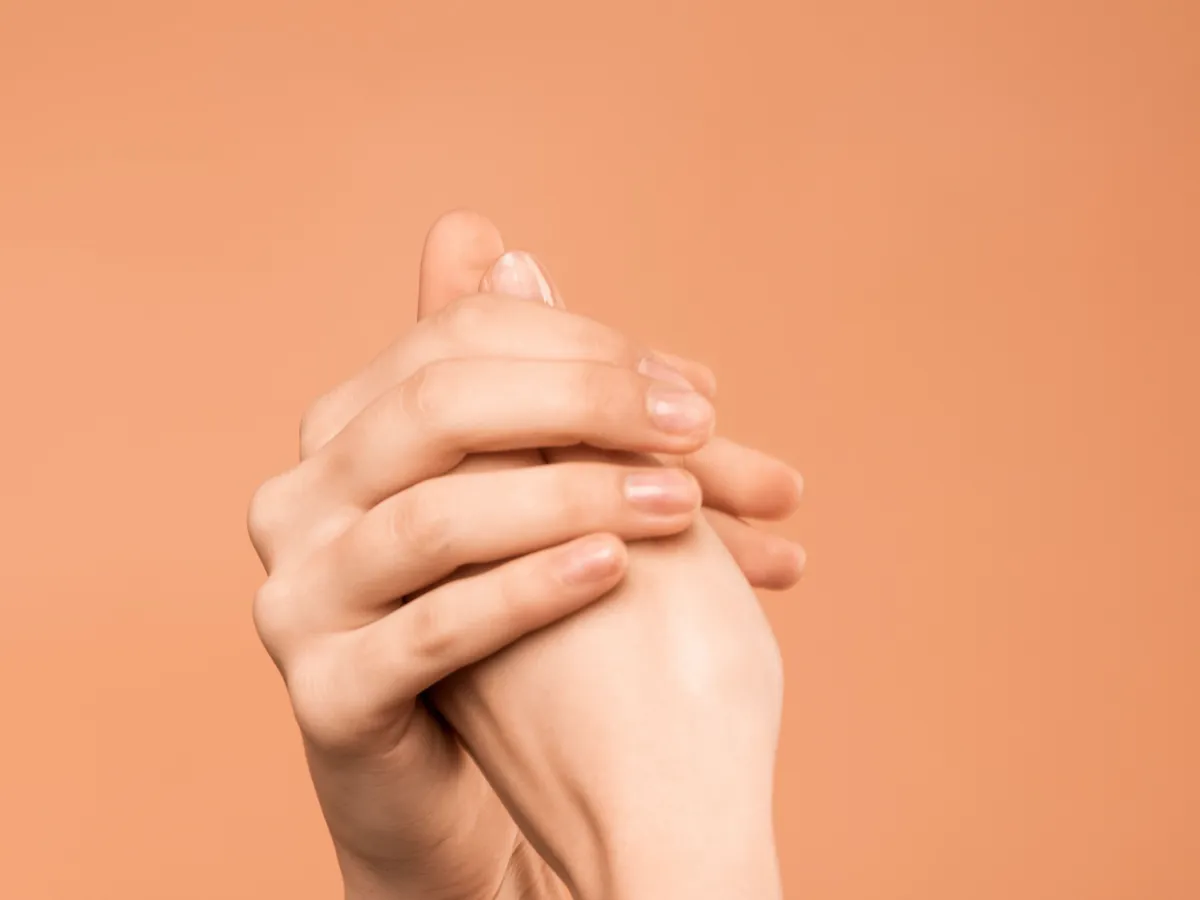 Mains soignées, ongles naturels