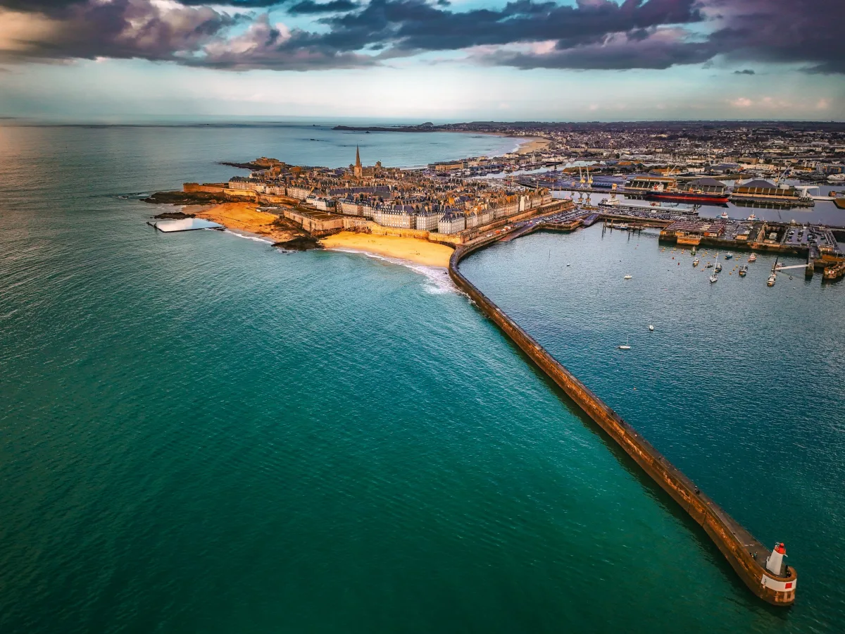 La cité close — Vieux-Port, série Belle Époque. Photographie de Camille Moreau.